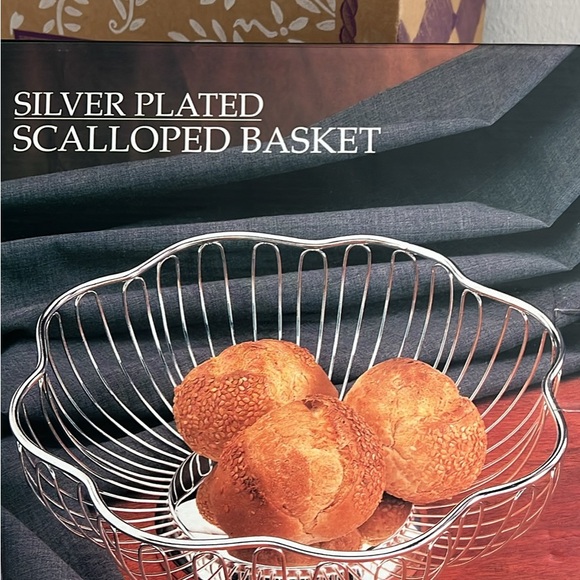 Silver Plated Scalloped Basket - Picture 1 of 3